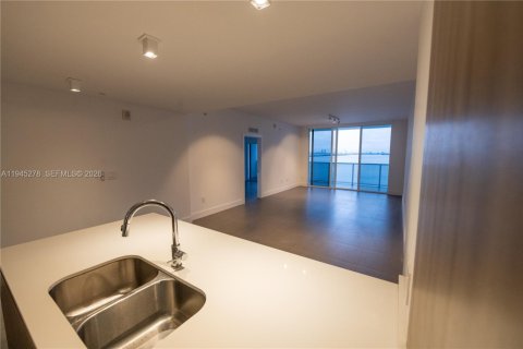 Condominio en alquiler en Miami, Florida, 3 dormitorios, 146.88 m2 № 2006893 - foto 26