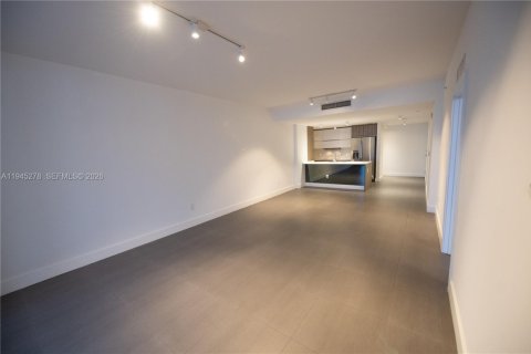 Condominio en alquiler en Miami, Florida, 3 dormitorios, 146.88 m2 № 2006893 - foto 11