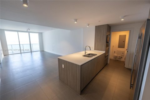 Condominio en alquiler en Miami, Florida, 3 dormitorios, 146.88 m2 № 2006893 - foto 12