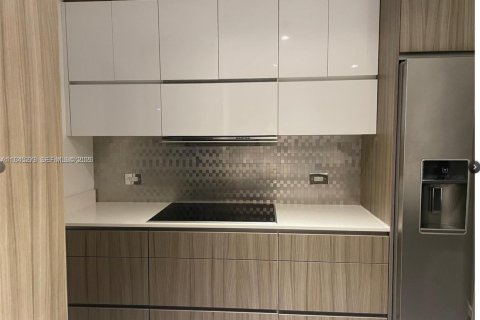 Condominio en alquiler en Miami, Florida, 3 dormitorios, 146.88 m2 № 2006893 - foto 14