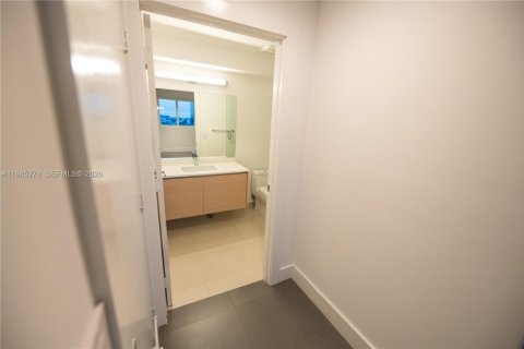 Condominio en alquiler en Miami, Florida, 3 dormitorios, 146.88 m2 № 2006893 - foto 23