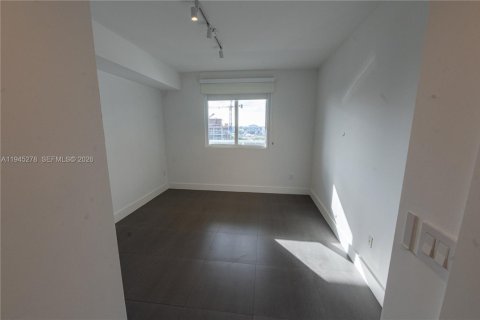Condominio en alquiler en Miami, Florida, 3 dormitorios, 146.88 m2 № 2006893 - foto 24