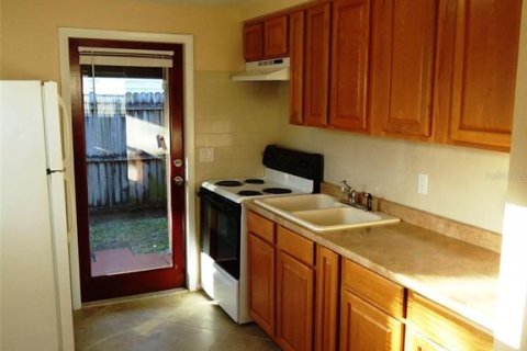 Apartamento en alquiler en Saint Petersburg, Florida, 2 dormitorios, 69.68 m2 № 1681445 - foto 1
