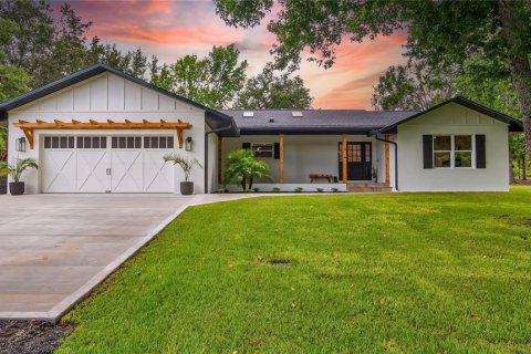 House in Montverde, Florida 4 bedrooms, 249.16 sq.m. № 1854078 - photo 1