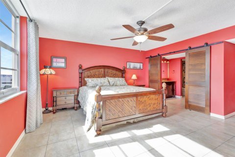 Condo in Lake Park, Florida, 2 bedrooms № 2242183 - photo 21