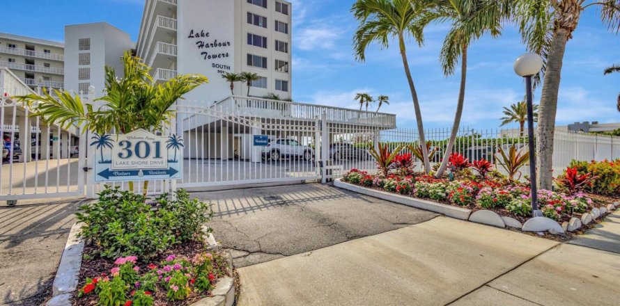 Condo in Lake Park, Florida, 2 bedrooms № 2242183