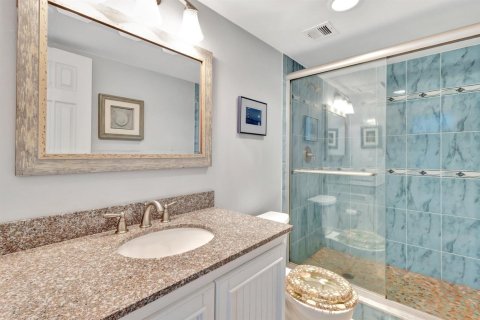 Condo in Lake Park, Florida, 2 bedrooms № 2242183 - photo 25