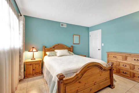 Condo in Lake Park, Florida, 2 bedrooms № 2242183 - photo 28