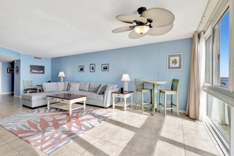 Condo in Lake Park, Florida, 2 bedrooms № 2242183 - photo 11