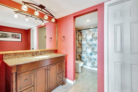 Condo in Lake Park, Florida, 2 bedrooms № 2242183 - photo 16