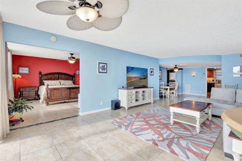 Condo in Lake Park, Florida, 2 bedrooms № 2242183 - photo 14