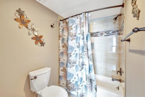 Condo in Lake Park, Florida, 2 bedrooms № 2242183 - photo 17