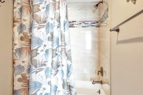 Condo in Lake Park, Florida, 2 bedrooms № 2242183 - photo 18