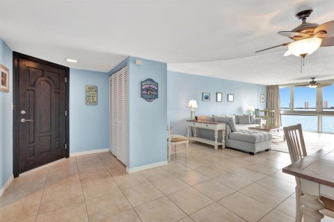 Condo in Lake Park, Florida, 2 bedrooms № 2242183 - photo 2
