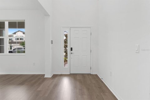 House in Tampa, Florida 5 bedrooms, 330.64 sq.m. № 2259091 - photo 11
