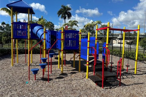 Снять в аренду таунхаус в Хомстед, Флорида 3 спальни, 164.62м2, № 1990996 - фото 22