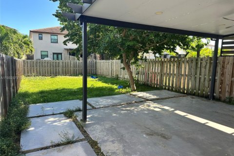 Снять в аренду таунхаус в Хомстед, Флорида 3 спальни, 164.62м2, № 1990996 - фото 17