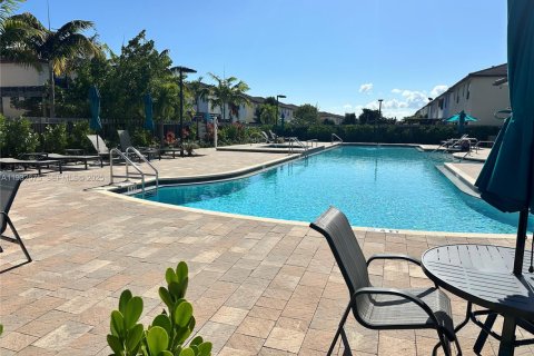 Снять в аренду таунхаус в Хомстед, Флорида 3 спальни, 164.62м2, № 1990996 - фото 18