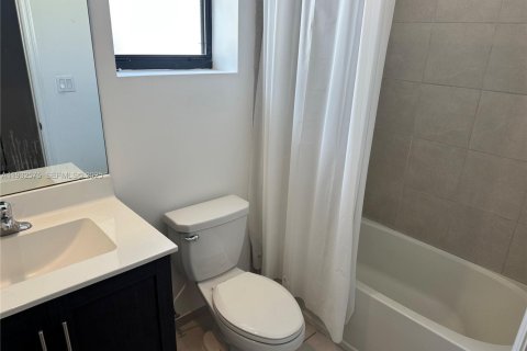 Снять в аренду таунхаус в Хомстед, Флорида 3 спальни, 164.62м2, № 1990996 - фото 14