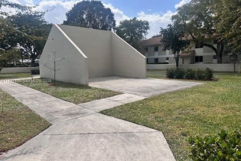 Condo in Pompano Beach, Florida, 2 bedrooms  № 2041856 - photo 20