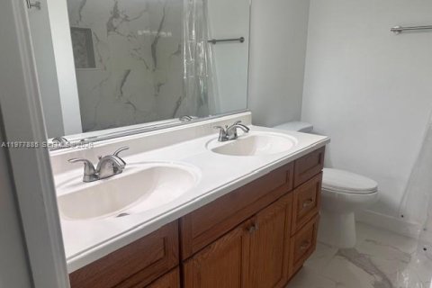 Condo in Pompano Beach, Florida, 2 bedrooms  № 2041856 - photo 10