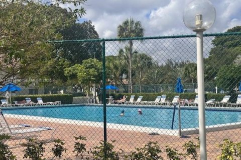 Condo in Pompano Beach, Florida, 2 bedrooms  № 2041856 - photo 19