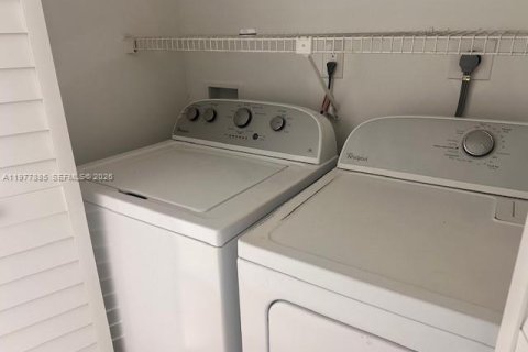 Condo in Pompano Beach, Florida, 2 bedrooms  № 2041856 - photo 18