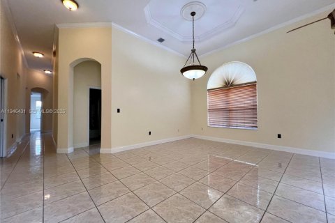 Снять в аренду виллу или дом в Пальметто-Бей, Флорида 4 спальни, 172.43м2, № 2003725 - фото 2