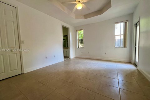 Снять в аренду виллу или дом в Пальметто-Бей, Флорида 4 спальни, 172.43м2, № 2003725 - фото 7