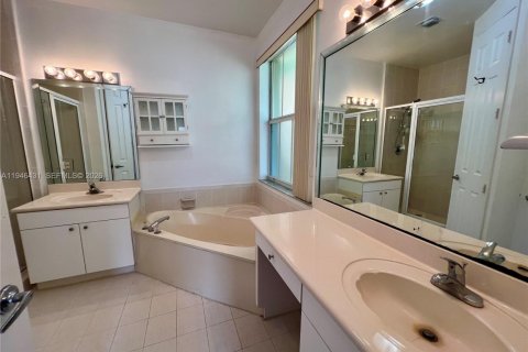 Снять в аренду виллу или дом в Пальметто-Бей, Флорида 4 спальни, 172.43м2, № 2003725 - фото 8