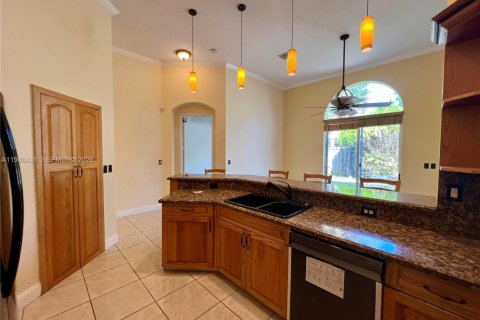 Снять в аренду виллу или дом в Пальметто-Бей, Флорида 4 спальни, 172.43м2, № 2003725 - фото 3