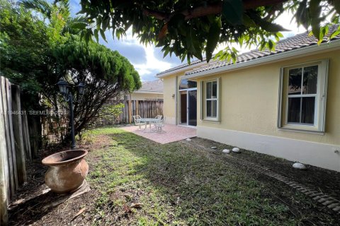 Снять в аренду виллу или дом в Пальметто-Бей, Флорида 4 спальни, 172.43м2, № 2003725 - фото 12