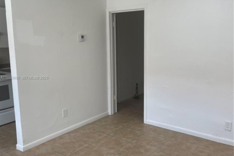 Casa en alquiler en Fort Lauderdale, Florida, 1 dormitorio, 135.36 m2 № 2054986 - foto 8