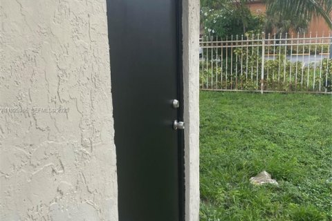 Casa en alquiler en Fort Lauderdale, Florida, 1 dormitorio, 135.36 m2 № 2054986 - foto 5