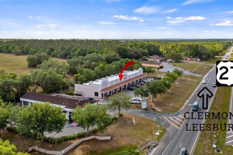 Immobilier commercial à louer à Leesburg, Floride: 98.85 m2 № 1442666 - photo 2