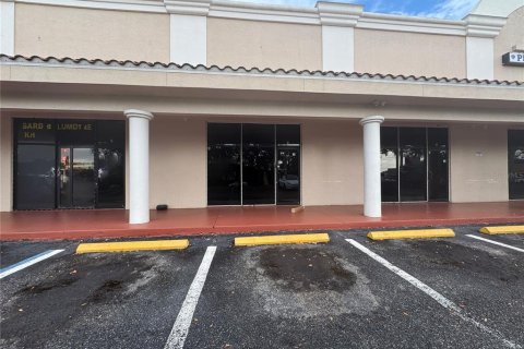 Immobilier commercial à louer à Leesburg, Floride: 98.85 m2 № 1442666 - photo 3