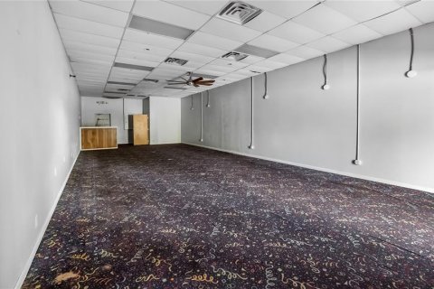 Immobilier commercial à louer à Leesburg, Floride: 98.85 m2 № 1442666 - photo 5