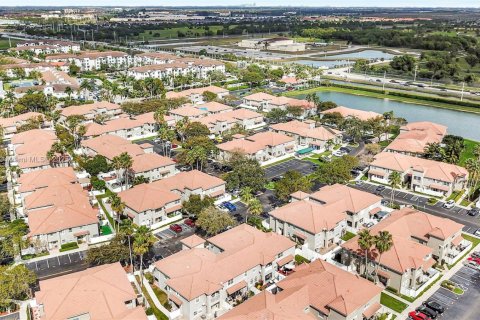 Купить таунхаус в Мирамар, Флорида 2 спальни, 107.12м2, № 1958628 - фото 26