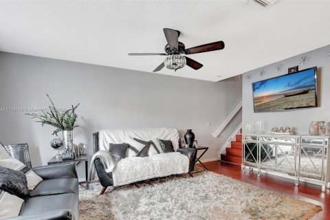 Купить таунхаус в Мирамар, Флорида 2 спальни, 107.12м2, № 1958628 - фото 5