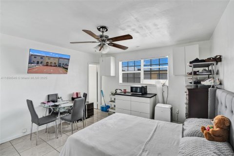 Adosado en venta en Hialeah, Florida, 3 dormitorios, 134.89 m2 № 1881560 - foto 29