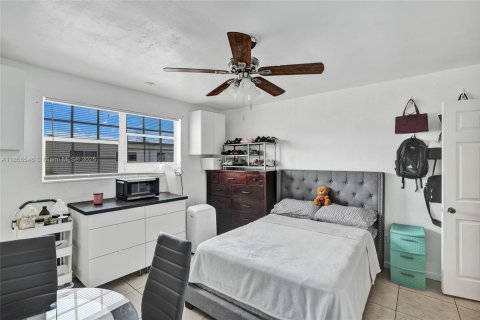 Adosado en venta en Hialeah, Florida, 3 dormitorios, 134.89 m2 № 1881560 - foto 30
