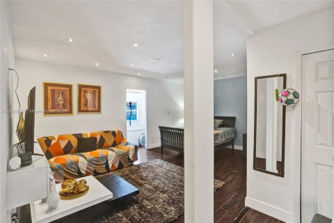 Adosado en venta en Hialeah, Florida, 3 dormitorios, 134.89 m2 № 1881560 - foto 28