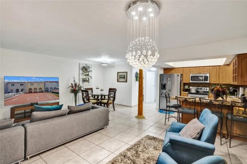 Adosado en venta en Hialeah, Florida, 3 dormitorios, 134.89 m2 № 1881560 - foto 5