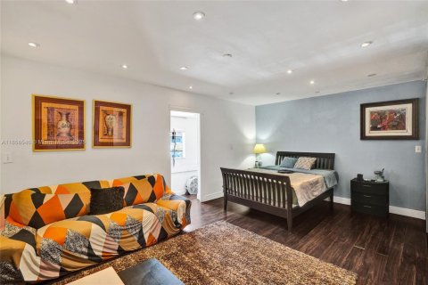 Adosado en venta en Hialeah, Florida, 3 dormitorios, 134.89 m2 № 1881560 - foto 16