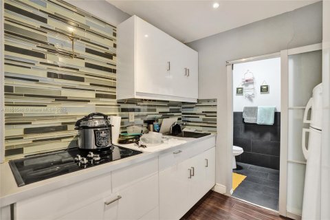 Adosado en venta en Hialeah, Florida, 3 dormitorios, 134.89 m2 № 1881560 - foto 19