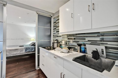 Adosado en venta en Hialeah, Florida, 3 dormitorios, 134.89 m2 № 1881560 - foto 23