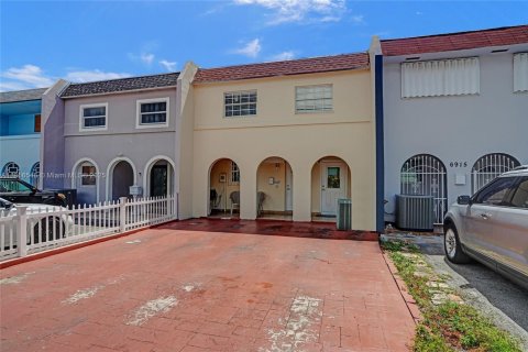 Adosado en venta en Hialeah, Florida, 3 dormitorios, 134.89 m2 № 1881560 - foto 3