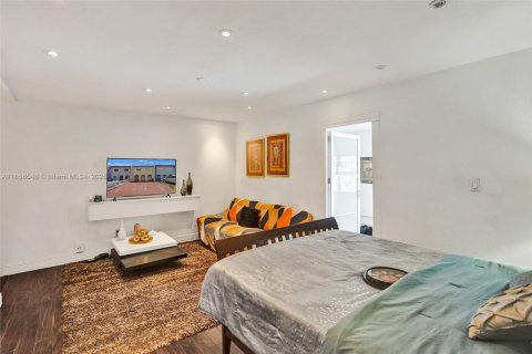 Adosado en venta en Hialeah, Florida, 3 dormitorios, 134.89 m2 № 1881560 - foto 18