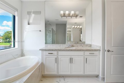 Снять в аренду виллу или дом в Пемброк-Пайнс, Флорида 4 спальни, 222.69м2, № 1991656 - фото 26