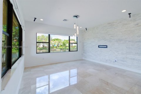 Снять в аренду виллу или дом в Пемброк-Пайнс, Флорида 4 спальни, 222.69м2, № 1991656 - фото 14